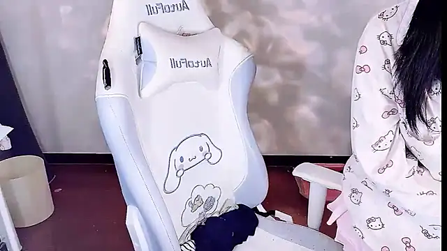 -huahua-'s cam snapshot