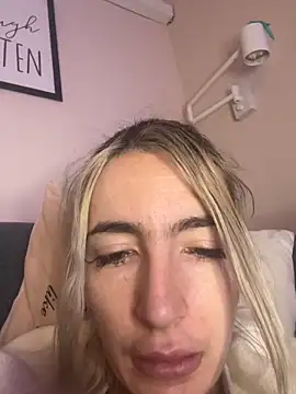 BarbieBlondieGirl live sex cam