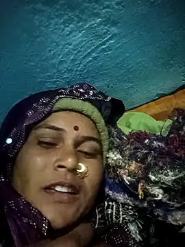 Chinki_pande's cam snapshot