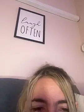 BarbieBlondieGirl's cam snapshot