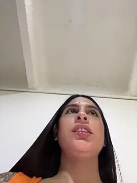 charlotte_stevenss_'s cam snapshot