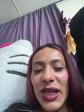 Emilyy-18's cam snapshot