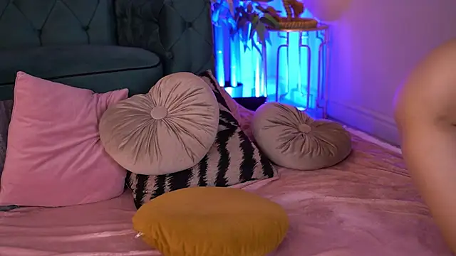 AlenaCapricious live sex cam