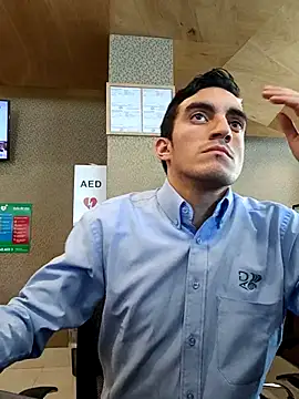 TommyMomentum live sex cam