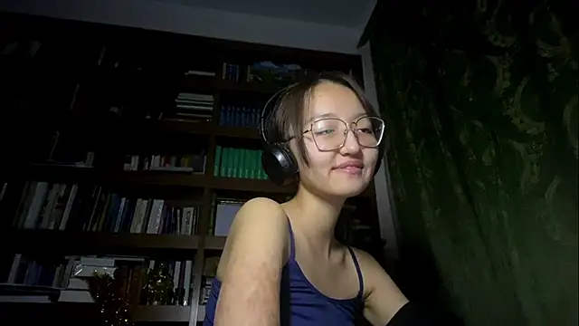 LinaClous's cam snapshot