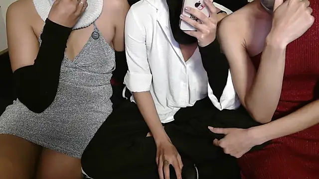 NaughtyThrouple007 live sex cam