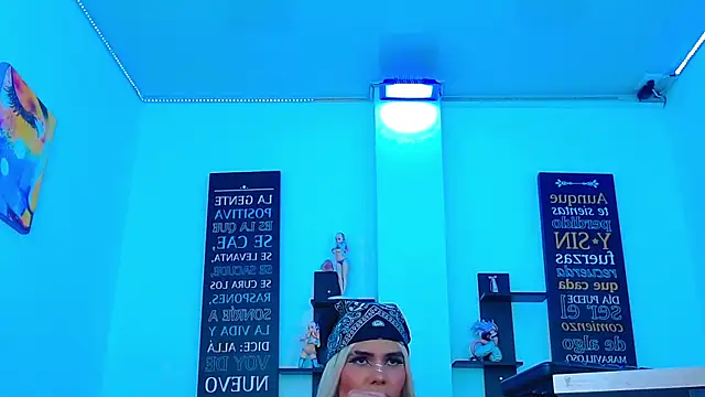 CHLOE_THUNDERS live sex cam