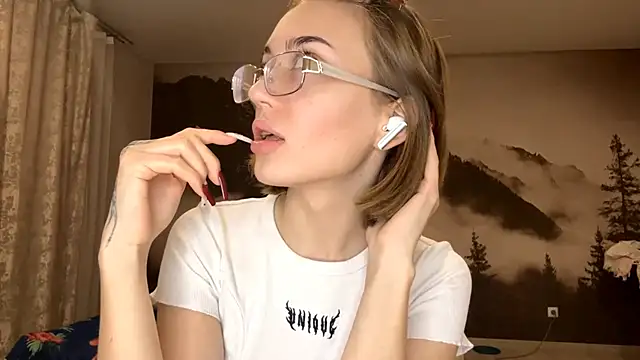 MelaineAytes live sex cam