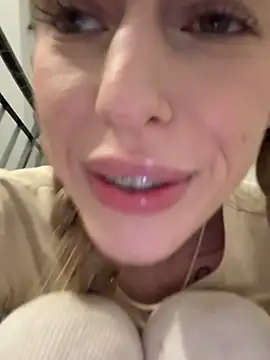 kira_mia live sex cam