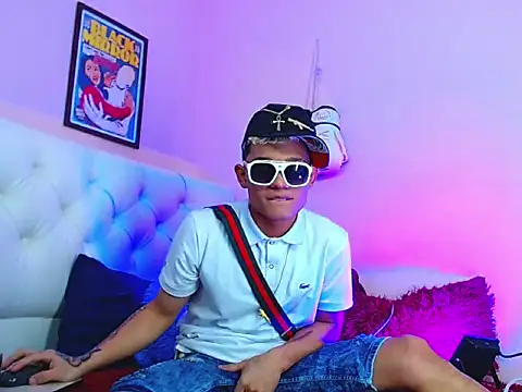 EL_VENEZOLANO_22CM live sex cam