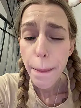 kira_mia live sex cam