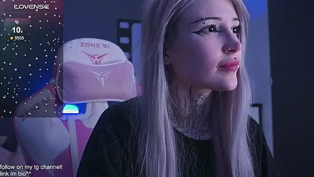 fraulein_mooon's cam snapshot