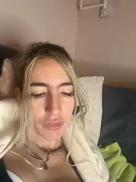BarbieBlondieGirl live sex cam