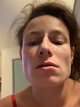 GoldenPussy1329 live sex cam