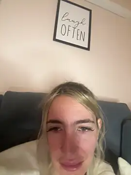 BarbieBlondieGirl's cam snapshot