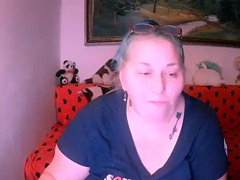 BlondyBigBoobs's cam snapshot