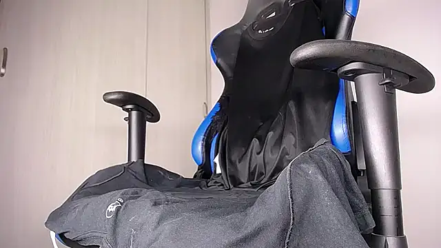 MAXJONES_2's cam snapshot