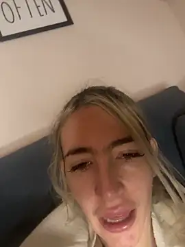 BarbieBlondieGirl live sex cam