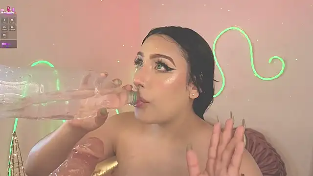 ashlynnlowe_'s cam snapshot