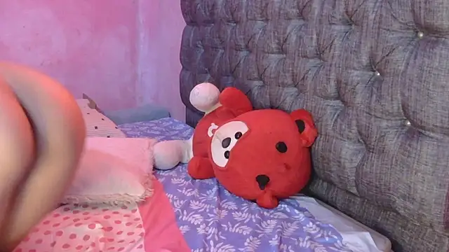 luna_summer's cam snapshot