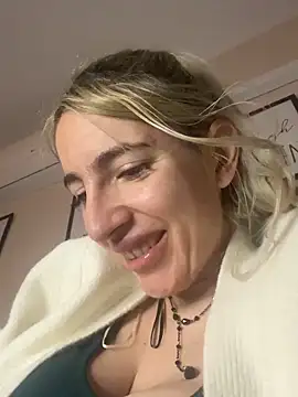 BarbieBlondieGirl's cam snapshot