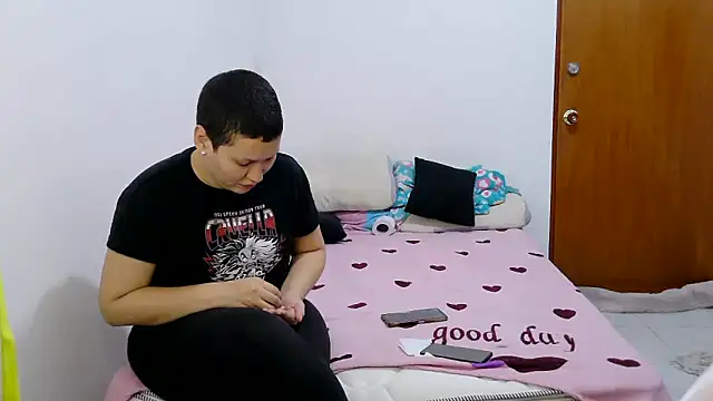 luxandracon23's cam snapshot