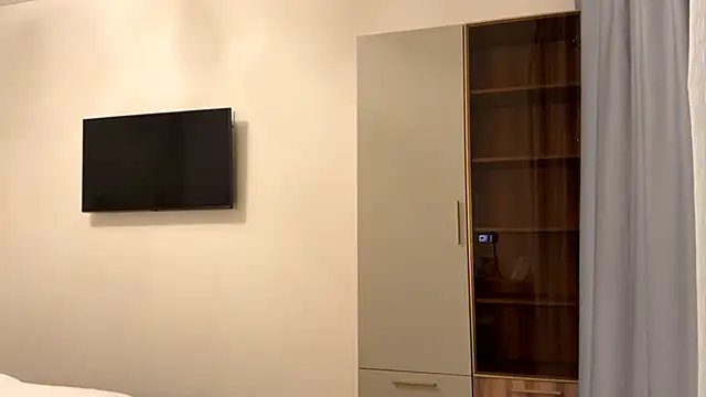 MinervaShetrawski's cam snapshot