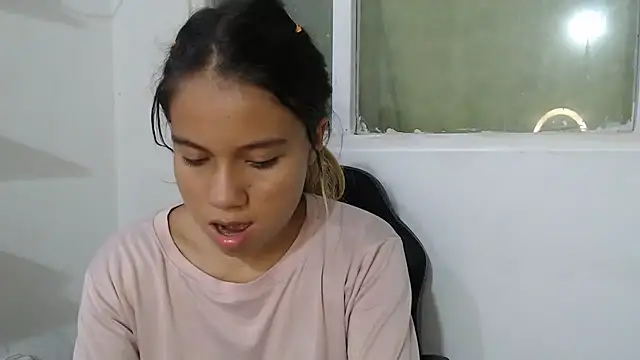 Naomi991 live sex cam