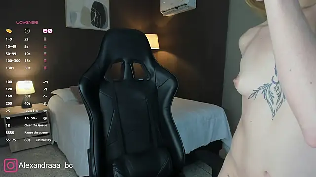 Alexandra-02's cam snapshot