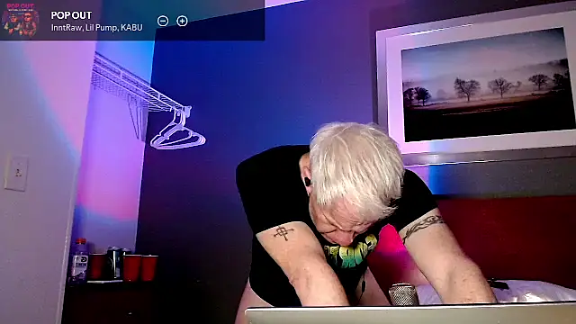 Snarfle82 live sex cam