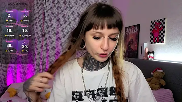 LilithPoison live sex cam