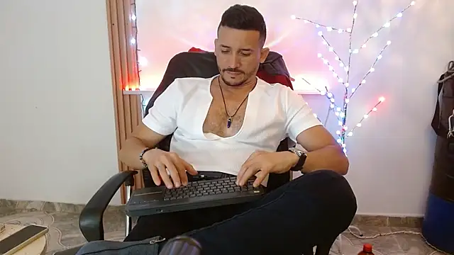 Reiko_85_ live sex cam