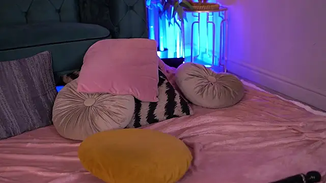 AlenaCapricious's cam snapshot