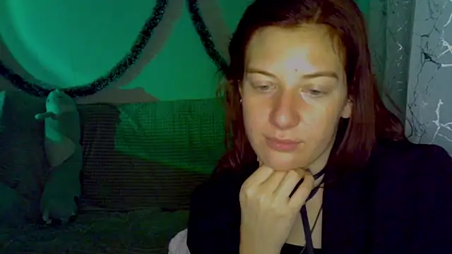 Lily_Ember's cam snapshot