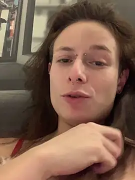 GoldenPussy1329's cam snapshot