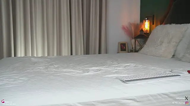 Alyonaqueen_'s cam snapshot