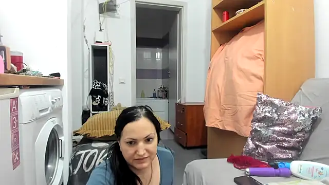 BrendaWildd live sex cam