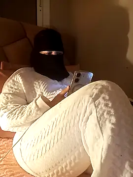 LONA-_-'s cam snapshot