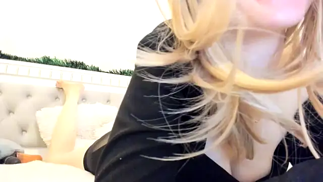 Politeeliza's cam snapshot