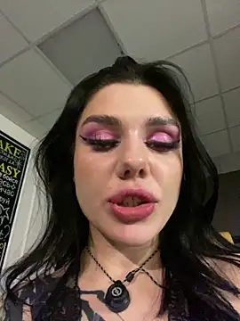 MaeveMoon live sex cam