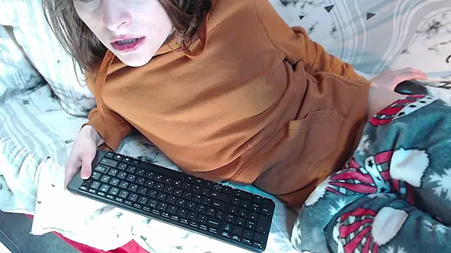 Q_T_pie's cam snapshot