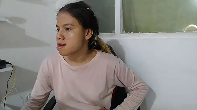 Naomi991 live sex cam