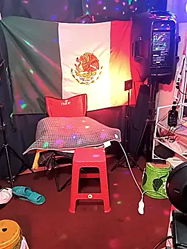 LaInsaciableIntensa live sex cam