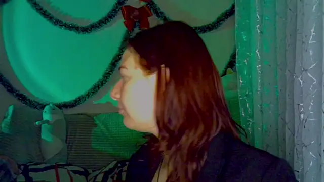 Lily_Ember's cam snapshot