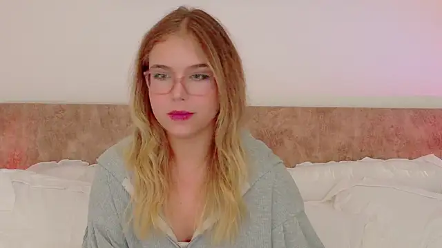 Lilith_Bonheur's cam snapshot