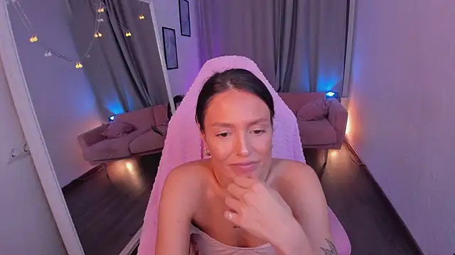 Naila_Whisper's cam snapshot