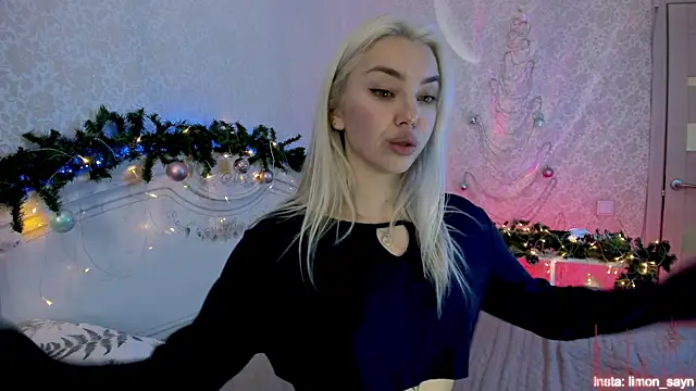 LillyMoure_'s cam snapshot