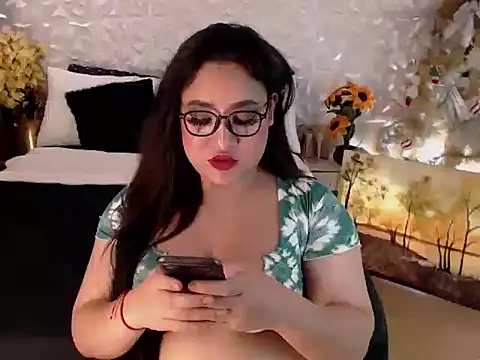 Hotcum_ella live sex cam