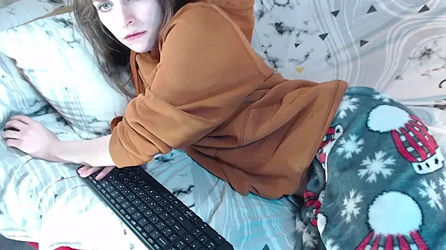 Q_T_pie's cam snapshot