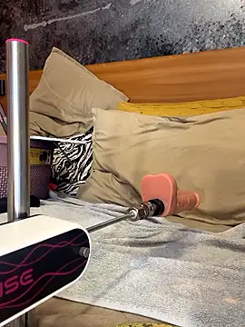 kinky_mila@xh's cam snapshot